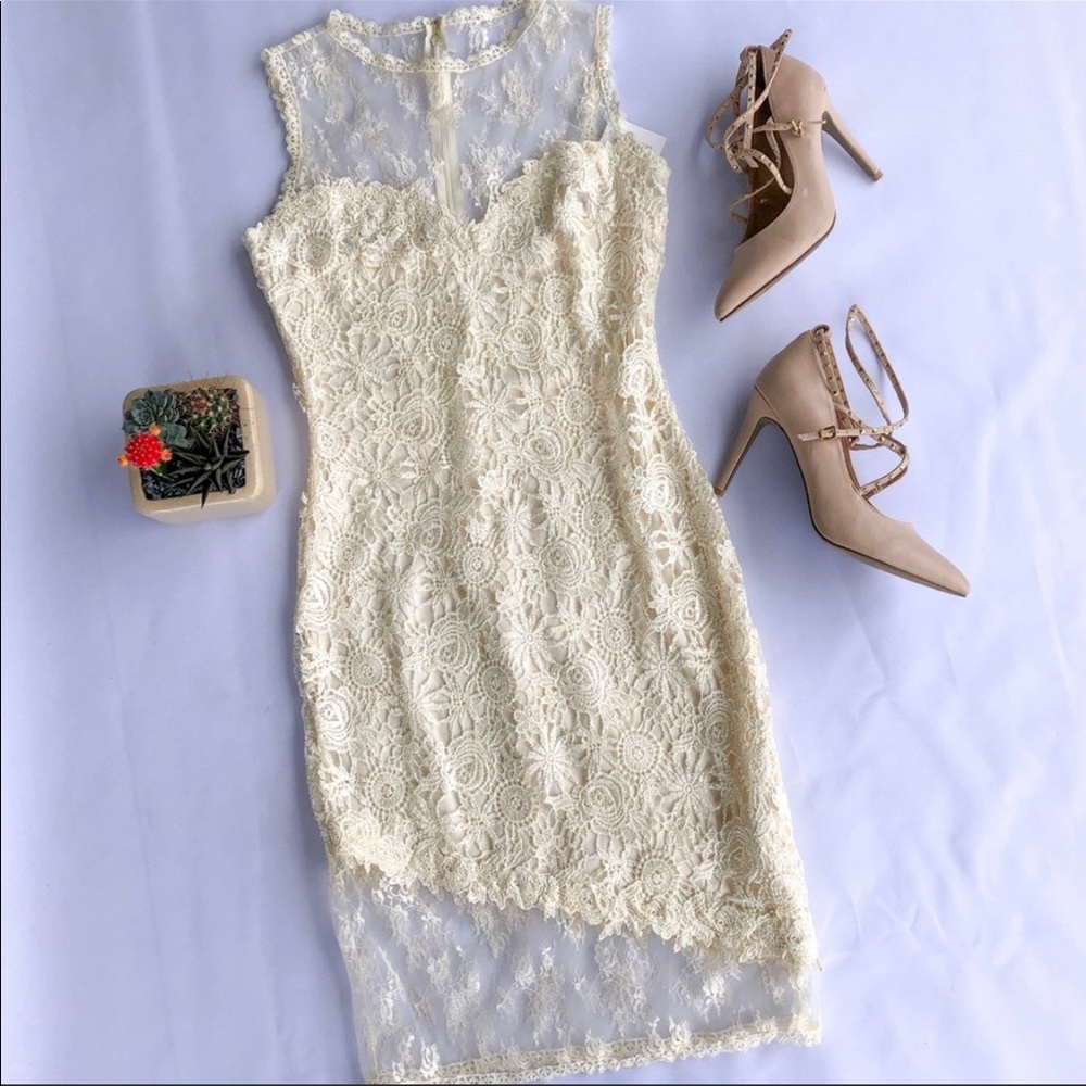 Maniju / / NWT SleevelessLace Cream Dress